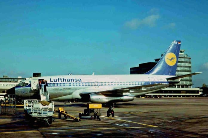 D-ABCE_B737-230C_Lufthansa_MAN_24OCT75_(6141698947)