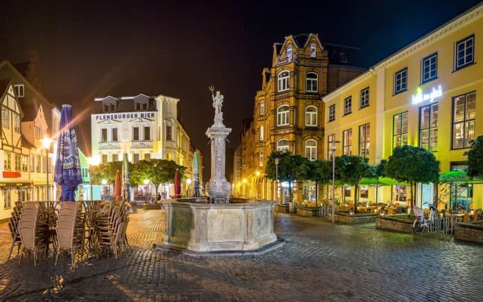 Nordermarkt_Flensburg_Neptunbrunnen_Nacht_2015