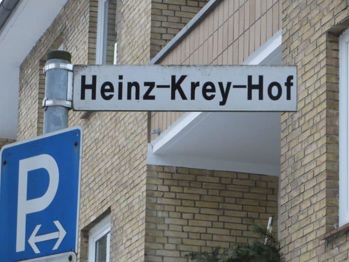 Straßenschild_Heinz-Krey-Hof_(Flensburg-Mürwik)