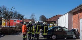 Langballig – BMW prallt gegen Edeka-Markt