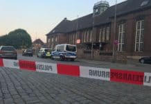 NACHTRAG: Nach Messerattacke: Polizei erschießt Angreifer
