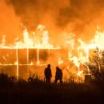 Nahe A7 – Großbrand zerstört Lagerhalle in Handewitt