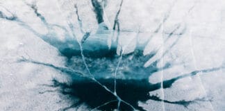 Warnung vor dem Betreten von Eisflächen