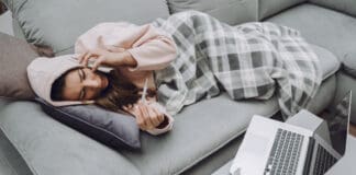 Schleswig-Holsteinerinnen fast 20 Tage im Jahr krank