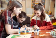 Wie lernt mein Kind, mit Geld umzugehen?