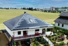 Vom Asbestdach zum grünen Stromerzeuger