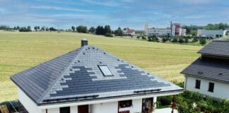 Vom Asbestdach zum grünen Stromerzeuger