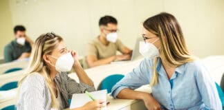 Was tun, wenn die Stimme streikt? Heiserkeit und Halskratzen vorbeugen