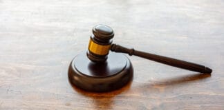 Stadt Flensburg gibt Rathausstraße vorerst für Durchfahrt frei