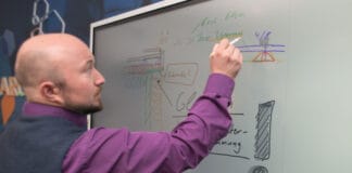 Hausbrände verhindern: Welche Baustoffe problematisch sind und was Hausbesitzer tun sollten