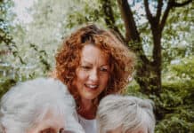 Digitalisierung von Dienstleistungen treibt viele Senioren in die Isolation