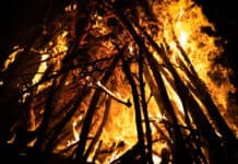 Osterfeuer in Flensburg