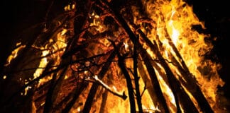 Osterfeuer in Flensburg