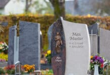 Liebevolle Erinnerungen in Stein gemeißelt