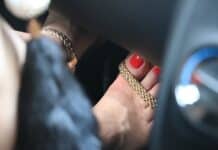 Mit richtigem Schuhwerk sicher Autofahren