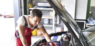 Sicherheit durch Batteriecheck in der Werkstatt