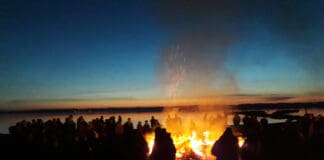 Osterfeuer auf Holnis