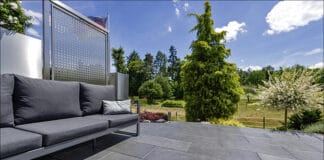 Bleibende Schönheit – das ganze Jahr: Spezieller Oberflächenschutz für Terrassenplatten