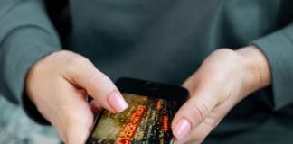 TÜV-Verband: Smartphones vor Cyberattacken schützen