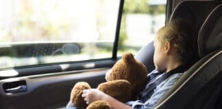 Wann dürfen Kinder im Auto vorne sitzen? Kinder