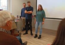 1. Seniorencafé ein voller Erfolg Beim 1. Seniorencafé des Seniorenbeirates Flensburg standen die ÖPNV-Vertreter Linus Petersen und Eike Dämmig von Aktiv Bus Flensburg und André Petersen von NAH SH Kiel den lebhaft diskutierenden Senioren Rede und Antwort.