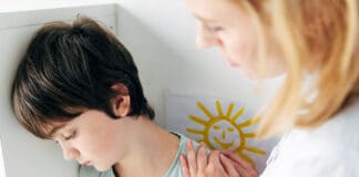 Trauer bei Kindern: Wie Eltern unterstützen können Trauer bei Kindern: Wie Eltern unterstützen können Ratgeber der SOS-Kinderdörfer