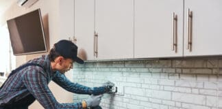 Arbeiten mit Strom: sicher und ohne Risiko Arbeiten mit Strom: sicher und ohne Risiko