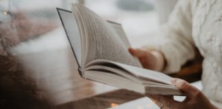 Multimediale Lesung mit Charlotte von Feyerabend Multimediale Lesung mit Charlotte von Feyerabend