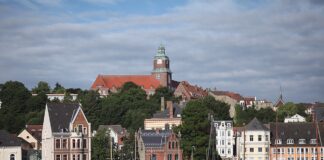 Eine schwimmende Lesung am Flensburger Hafen