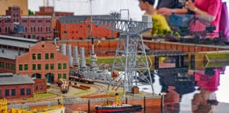 „Volldampf voraus!“ „Volldampf voraus!“