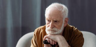 Einsamkeit bei älteren pflegebedürftigen Menschen vorbeugen Einsamkeit bei älteren pflegebedürftigen Menschen vorbeugen