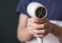 Haare sicher föhnen: Tipps zum Kauf und Gebrauch von Haartrocknern Haare sicher föhnen: Tipps zum Kauf und Gebrauch von Haartrocknern