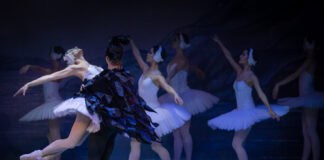 International Festival Ballet & Festival Orchestra: Schwanensee International Festival Ballet & Festival Orchestra Schwanensee