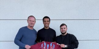 Marian Sarr unterschreibt beim SC Weiche Marian Sarr unterschreibt beim SC Weiche