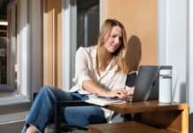 Gesund, loyal, zufrieden: Neue Umfrage belegt den Mehrwert von Bildungsurlaub Gesund, loyal, zufrieden: Neue Umfrage belegt den Mehrwert von Bildungsurlaub