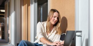 Gesund, loyal, zufrieden: Neue Umfrage belegt den Mehrwert von Bildungsurlaub Gesund, loyal, zufrieden: Neue Umfrage belegt den Mehrwert von Bildungsurlaub