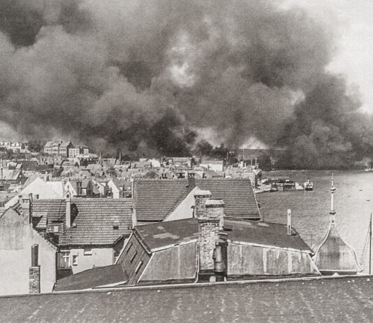 Flensburg 1945 Folge 4: Luftkrieg über Flensburg Flensburg 1945 Folge 4: Luftkrieg über Flensburg