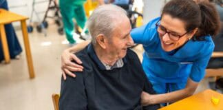 Alzheimer und Kommunikation: 7 Tipps für eine bessere Verständigung Alzheimer und Kommunikation: 7 Tipps für eine bessere Verständigung