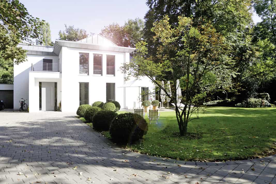 Die Fassade aktiv vor Algen schützen