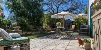 Farbenfrohe Akzente im Außenbereich – Mediterraner Urlaub vor der Haustür Farbenfrohe Akzente im Außenbereich – Mediterraner Urlaub vor der Haustür