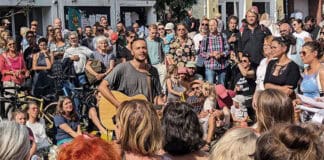 Flensburger Hofkultur: Hofkultur singt – mit Leon Mancilla und dem NorderPopChor Hofkultur singt – mit Leon Mancilla und dem NorderPopChor