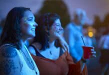 Open-Air-Kino im Hof des Flensborghus: Sommerliches Kinovergnügen unter freiem Himmel Open-Air-Kino im Hof des Flensborghus: