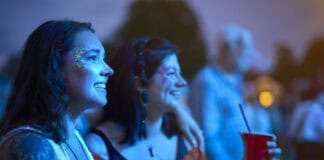 Open-Air-Kino im Hof des Flensborghus: Sommerliches Kinovergnügen unter freiem Himmel Open-Air-Kino im Hof des Flensborghus: