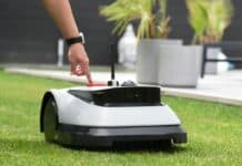 TÜV SÜD erklärt, worauf es bei Mährobotern wirklich ankommt TÜV SÜD erklärt, worauf es bei Mährobotern wirklich ankommt