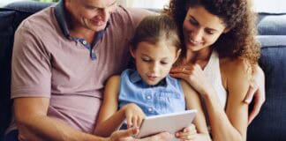 Social Media und Kinder: Wie Eltern einen richtigen Umgang lehren Social Media und Kinder: Wie Eltern einen richtigen Umgang lehren