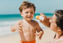 Sonnenschutz für Kinder: Was Eltern jetzt wissen müssen Sonnenschutz für Kinder: Was Eltern jetzt wissen müssen