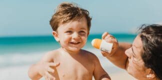 Sonnenschutz für Kinder: Was Eltern jetzt wissen müssen Sonnenschutz für Kinder: Was Eltern jetzt wissen müssen