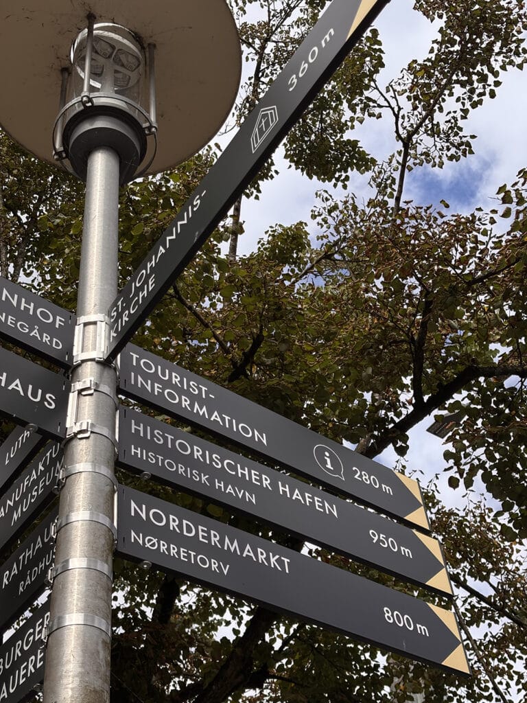 300 neue Wegweiser führen zu Flensburgs Attraktionen