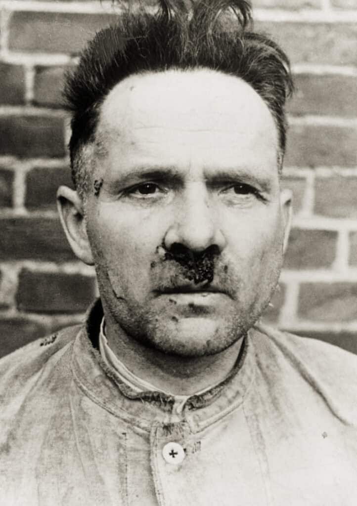 Flensburg 1945 - Folge 9 Fahndungen, falsche Identitäten und versuchte Wiedergutmachung