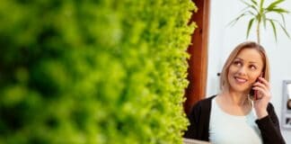 Kunst-Mooswände zwischen Konstruktion und Atmosphäre